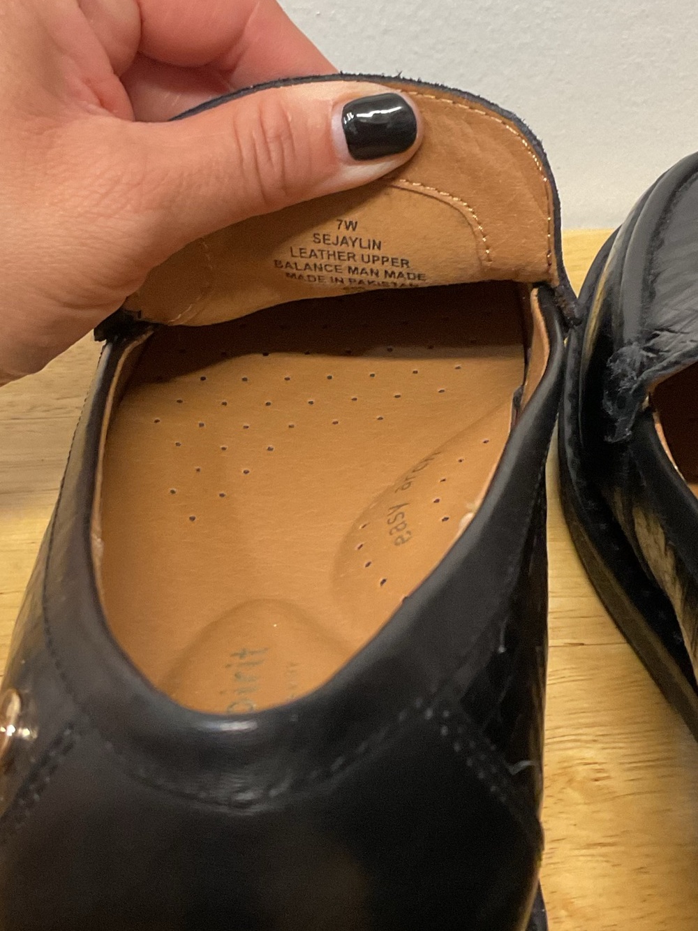 New Easy Spirit Black Leather Loafers Size 7, easy arch - Picture 3 of 8